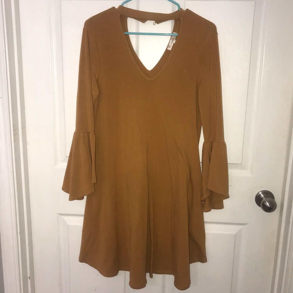 Bell sleeved dress